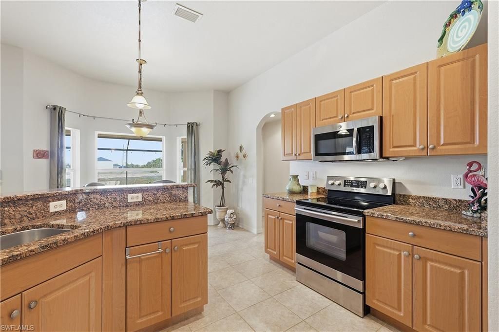 927 SW 28th Ter, Cape Coral, FL 33914 Photo