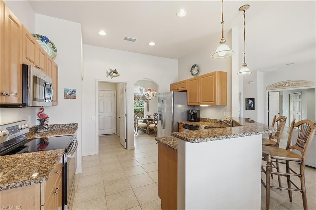 927 SW 28th Ter, Cape Coral, FL 33914 Photo