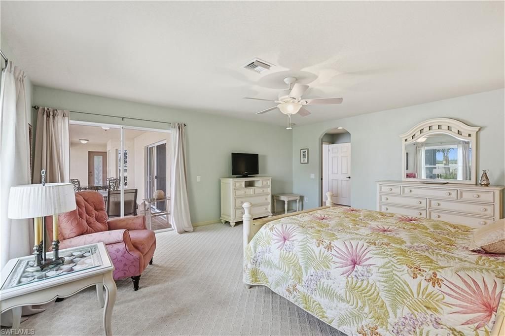 927 SW 28th Ter, Cape Coral, FL 33914 Photo