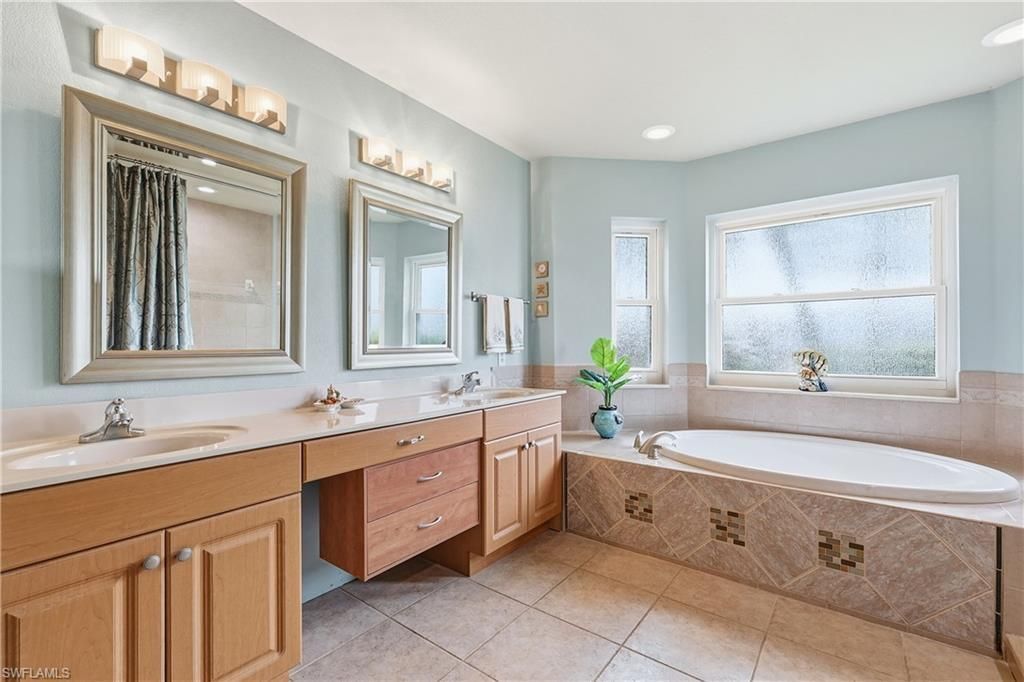 927 SW 28th Ter, Cape Coral, FL 33914 Photo