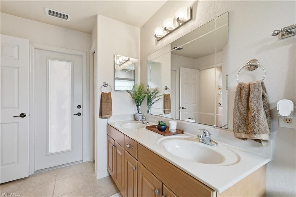 927 SW 28th Ter, Cape Coral, FL 33914 Photo