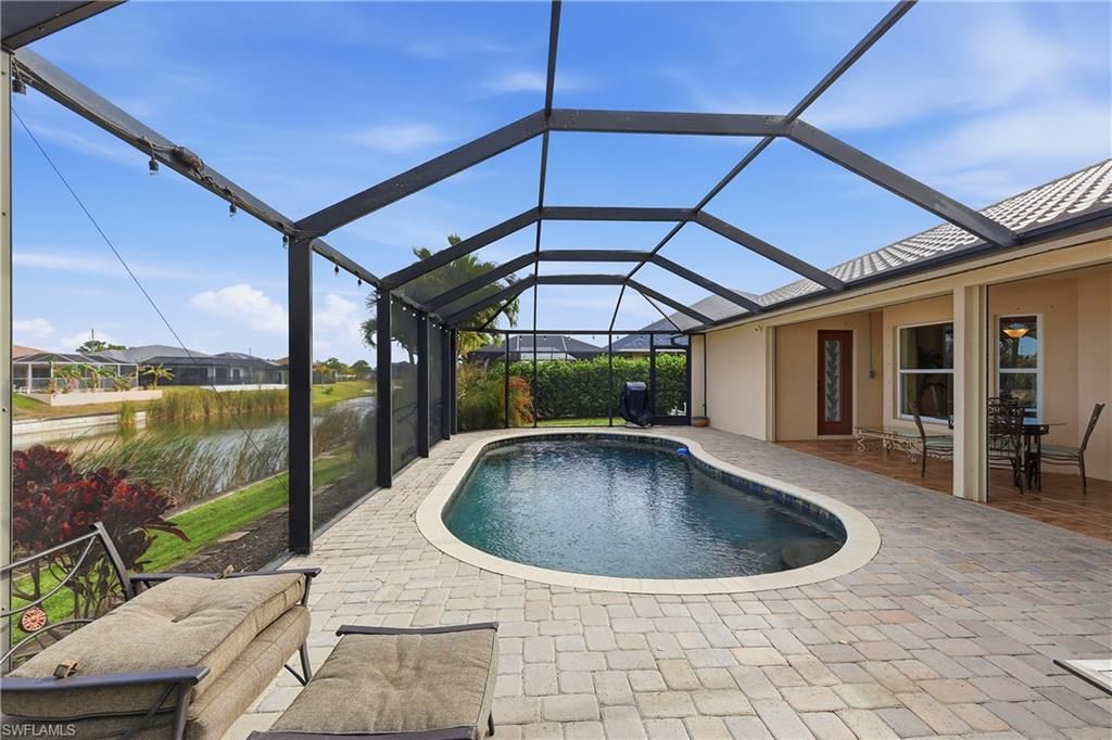 927 SW 28th Ter, Cape Coral, FL 33914 Photo