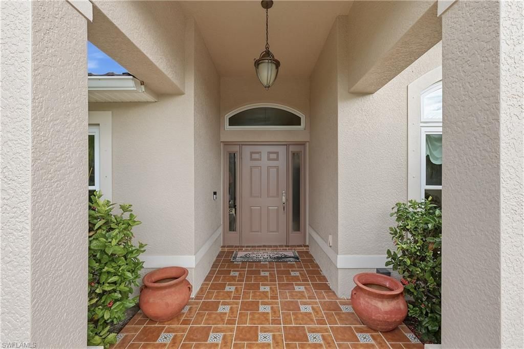927 SW 28th Ter, Cape Coral, FL 33914 Photo