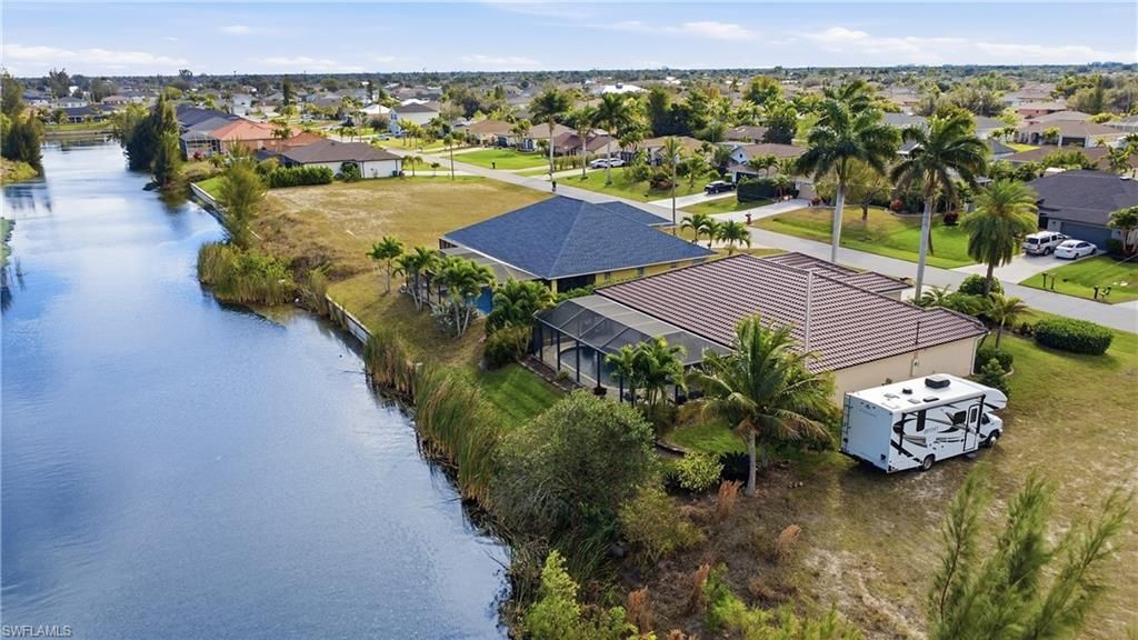927 SW 28th Ter, Cape Coral, FL 33914 Photo