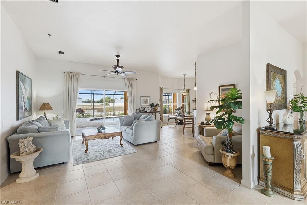 927 SW 28th Ter, Cape Coral, FL 33914 Photo