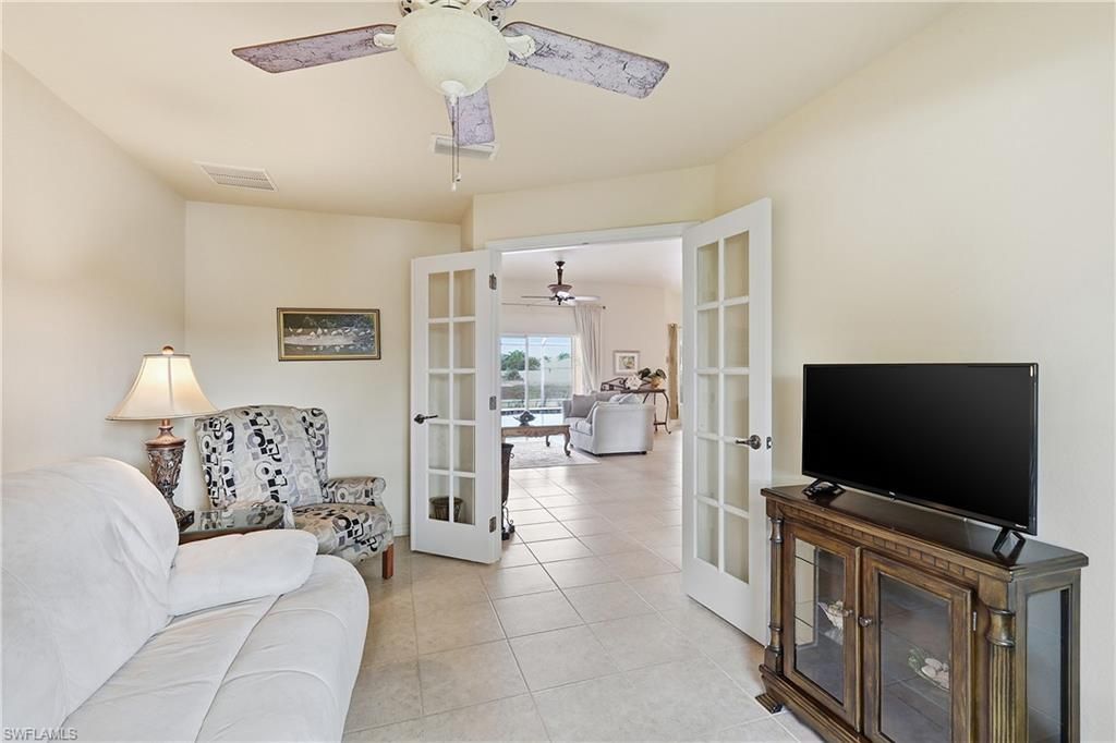 927 SW 28th Ter, Cape Coral, FL 33914 Photo