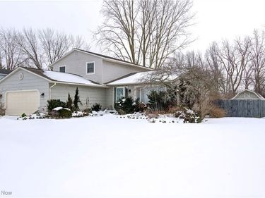 411 Oaknoll Drive, Amherst, OH 44001