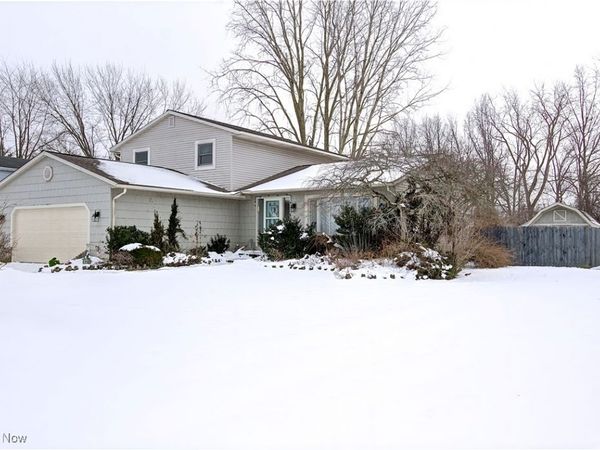 411 Oaknoll Drive, Amherst, OH 44001