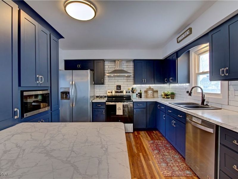 411 Oaknoll Drive, Amherst, OH 44001 Photo 10