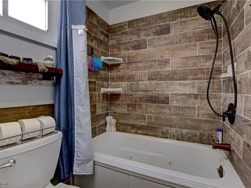 411 Oaknoll Drive, Amherst, OH 44001 Photo 23