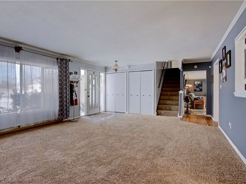 411 Oaknoll Drive, Amherst, OH 44001 Photo 3