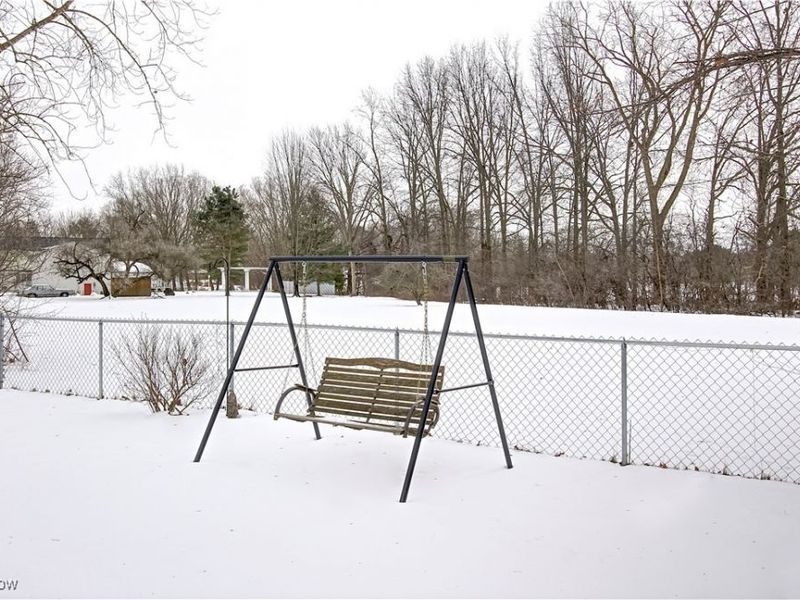 411 Oaknoll Drive, Amherst, OH 44001 Photo 37