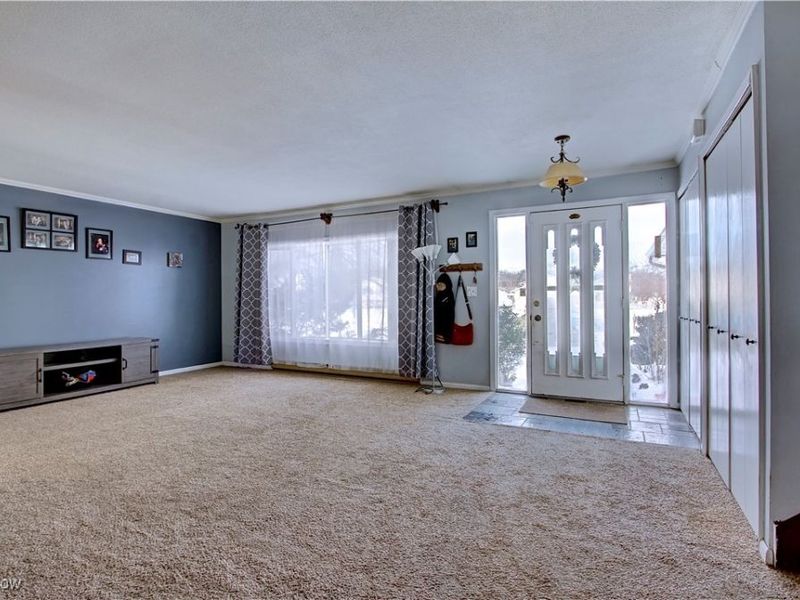 411 Oaknoll Drive, Amherst, OH 44001 Photo 5