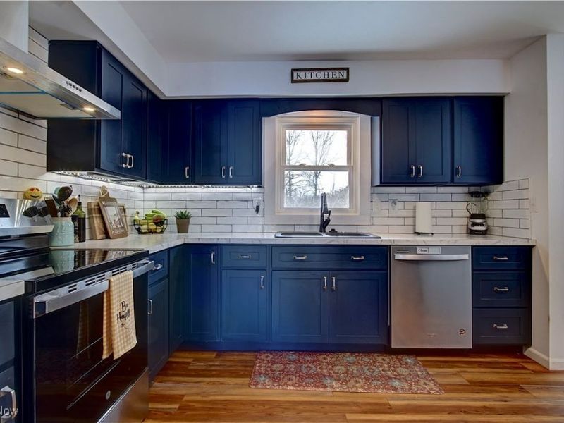 411 Oaknoll Drive, Amherst, OH 44001 Photo 7