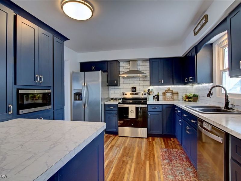 411 Oaknoll Drive, Amherst, OH 44001 Photo 9