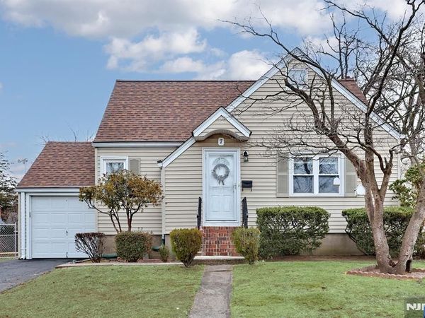 7 Overlook Drive, DUMONT, NJ 07628