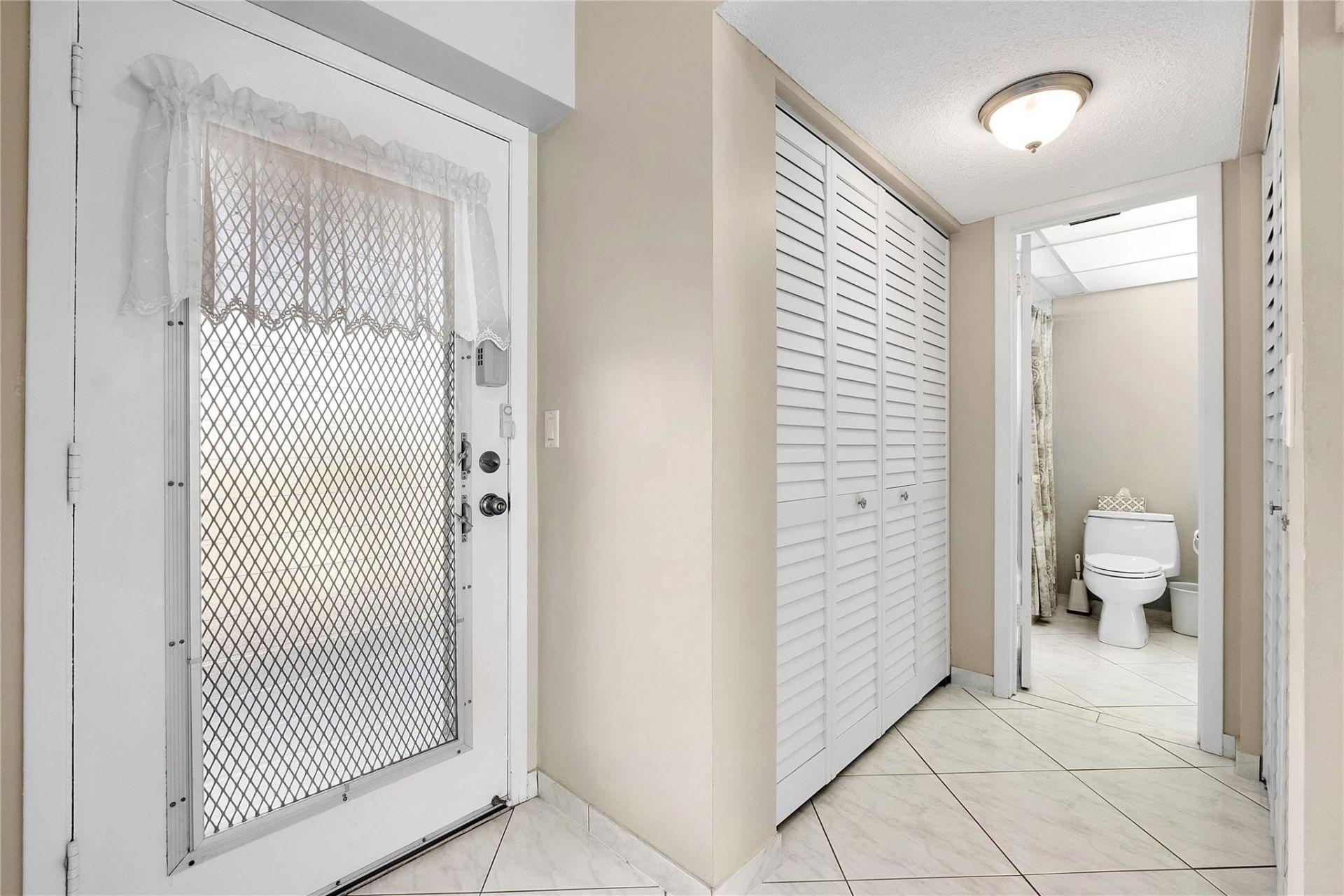 2900 NW 47th Terrace, Unit 304, Lauderdale Lakes, FL 33313 Photo