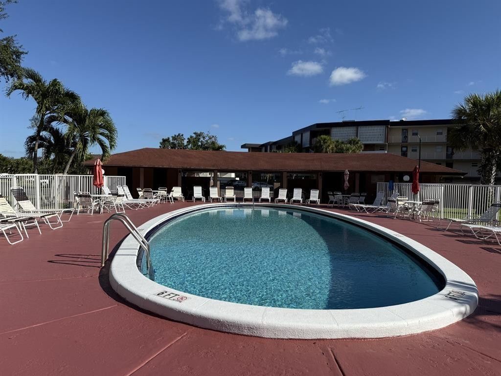 2900 NW 47th Terrace, Unit 304, Lauderdale Lakes, FL 33313 Photo
