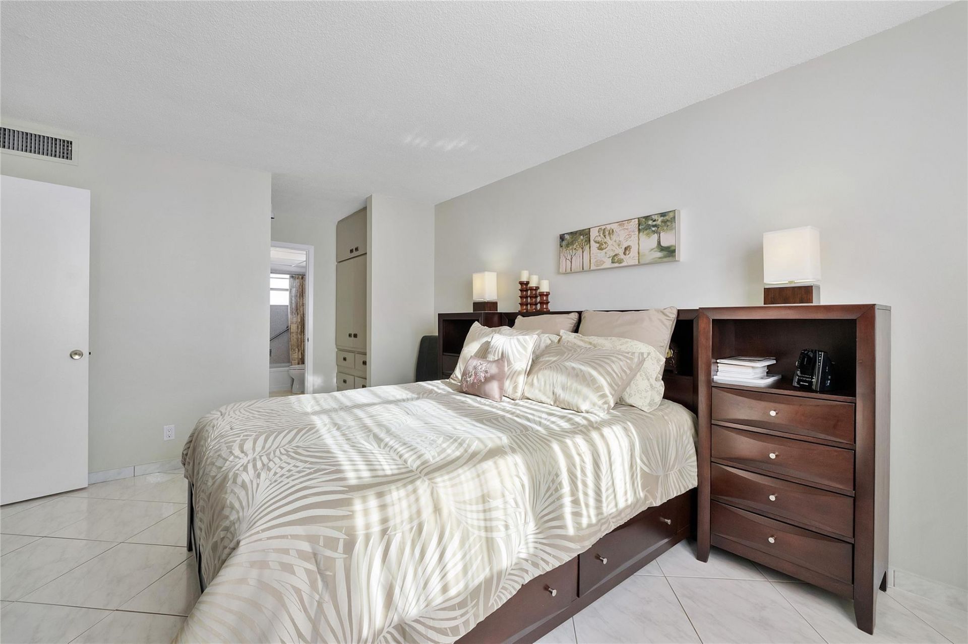 2900 NW 47th Terrace, Unit 304, Lauderdale Lakes, FL 33313 Photo