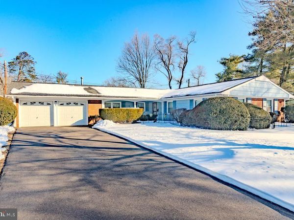 2 CREEKVIEW ROAD, WILLINGBORO, NJ 08046