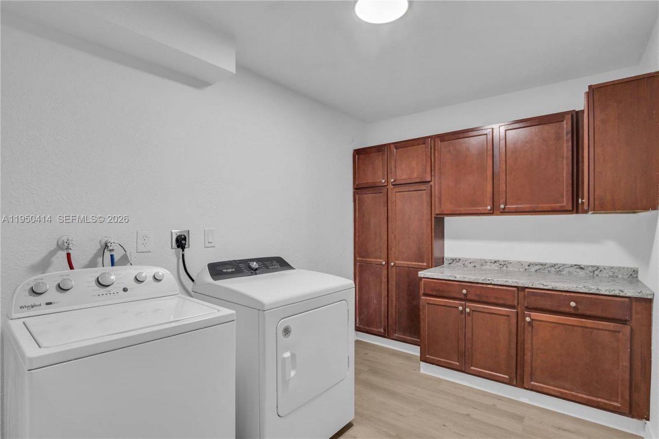 911 NW 200th Ter , Miami Gardens, FL 33169 Photo