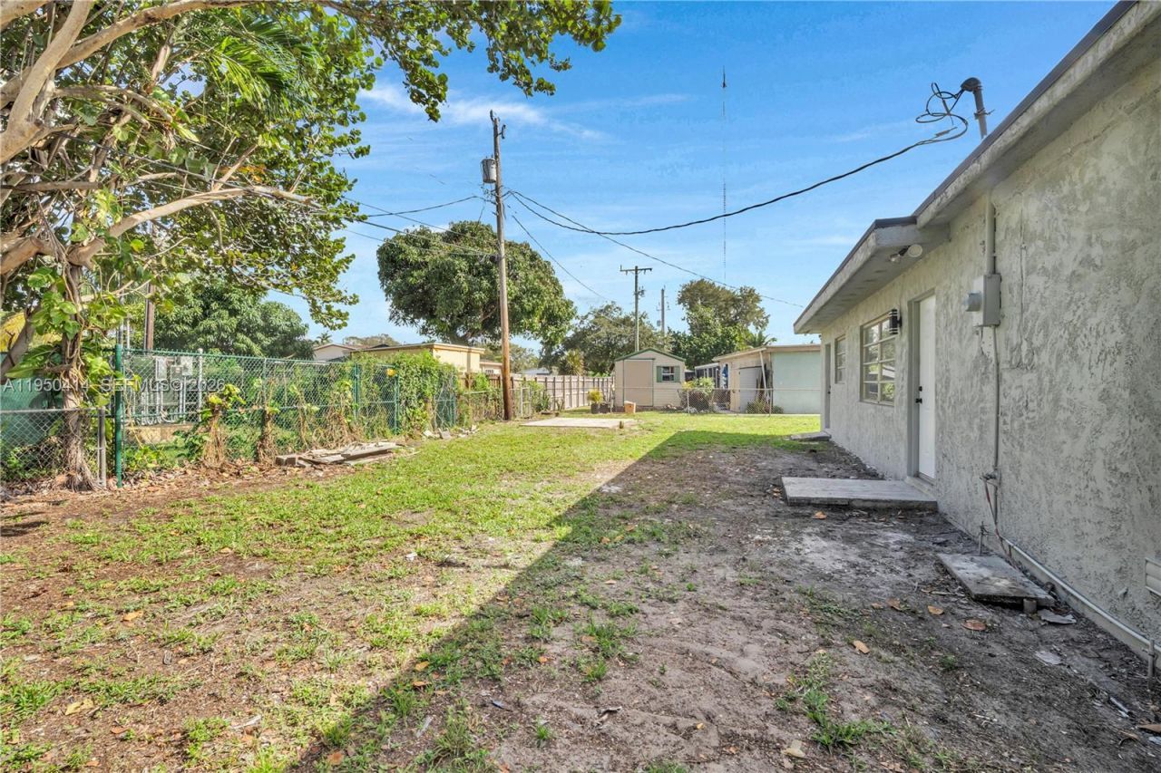 911 NW 200th Ter , Miami Gardens, FL 33169 Photo