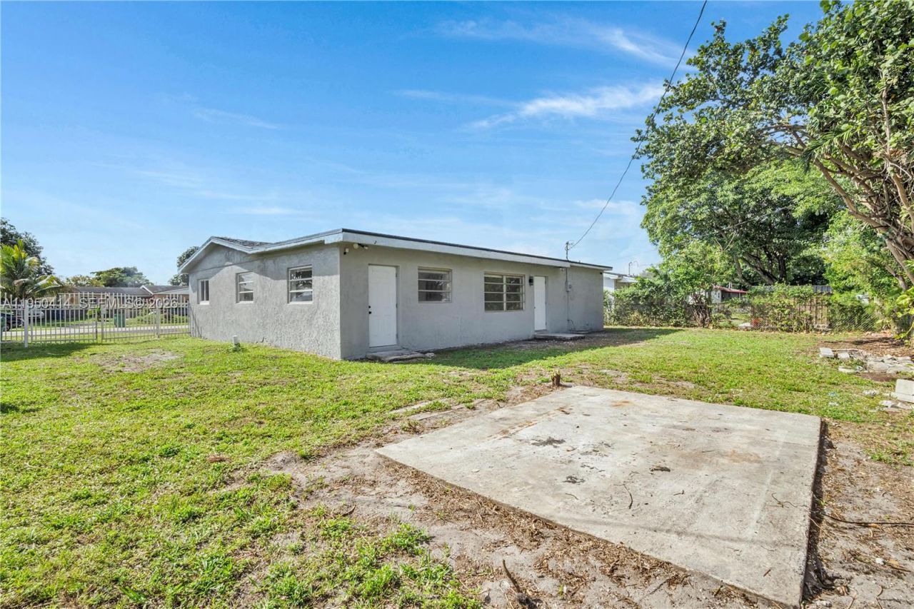 911 NW 200th Ter , Miami Gardens, FL 33169 Photo