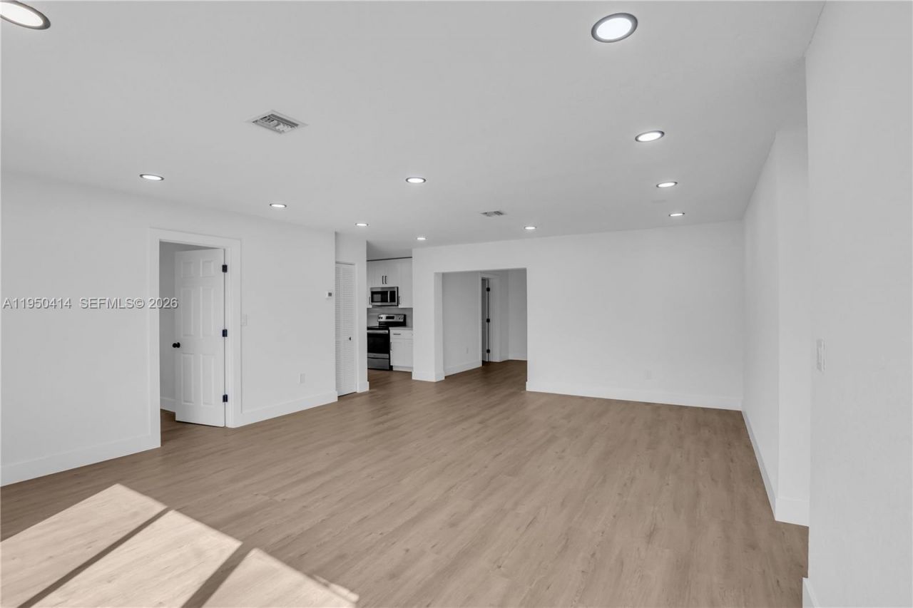 911 NW 200th Ter , Miami Gardens, FL 33169 Photo