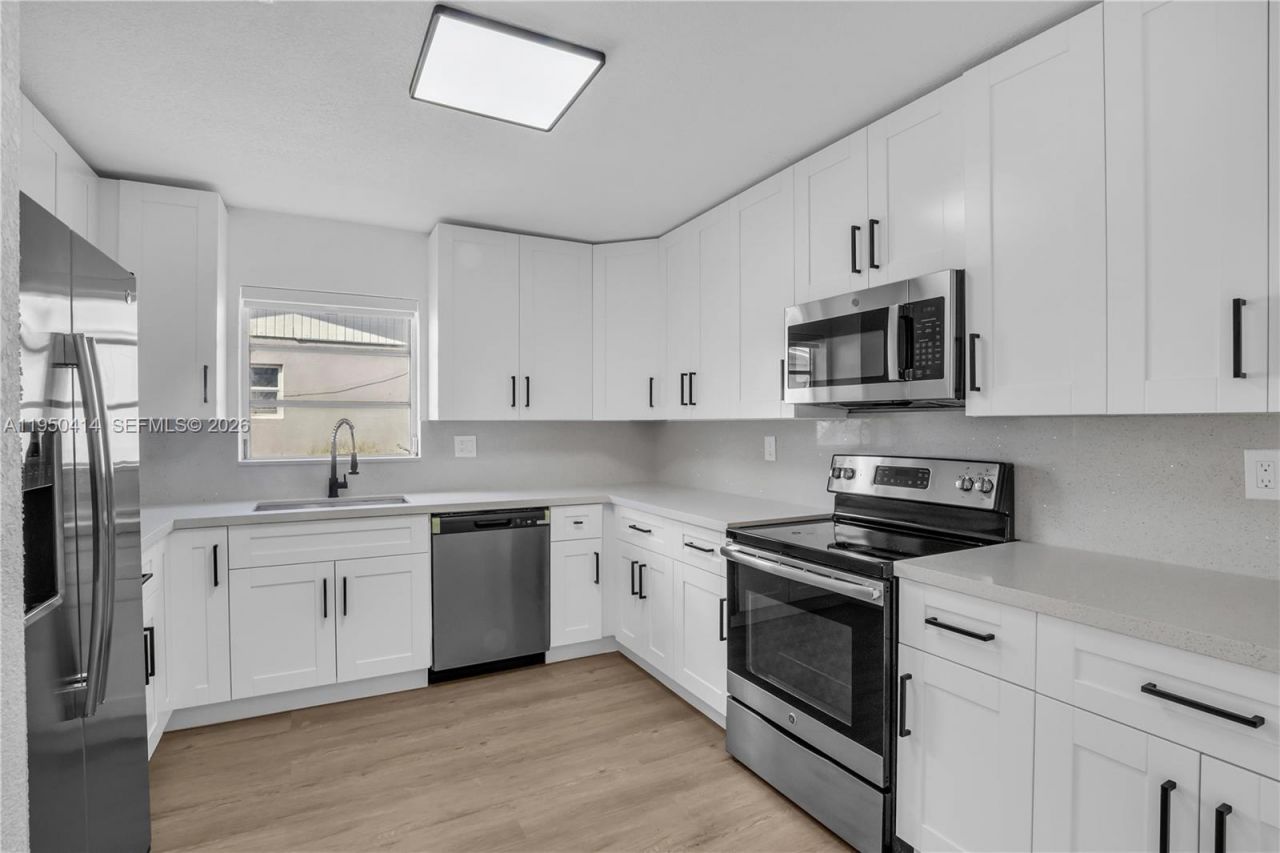 911 NW 200th Ter , Miami Gardens, FL 33169 Photo