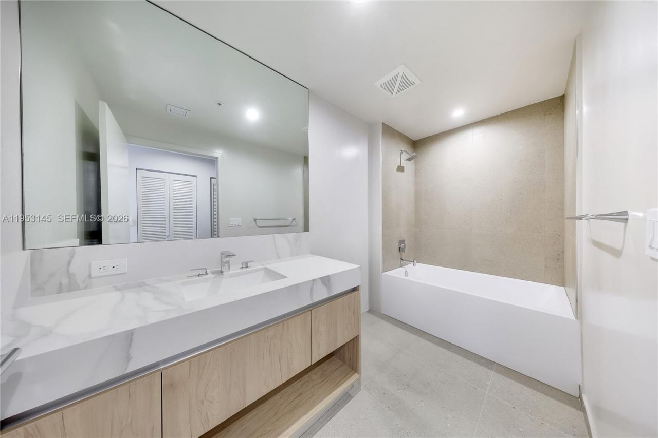 11 NE 6th Street, Unit 3209, Miami, FL 33132 Photo