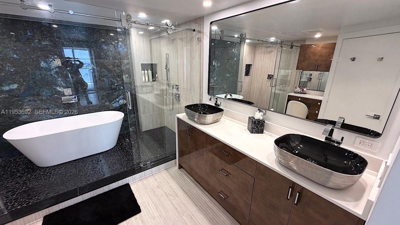 465 Brickell Ave, Unit 5603, Miami, FL 33131 Photo