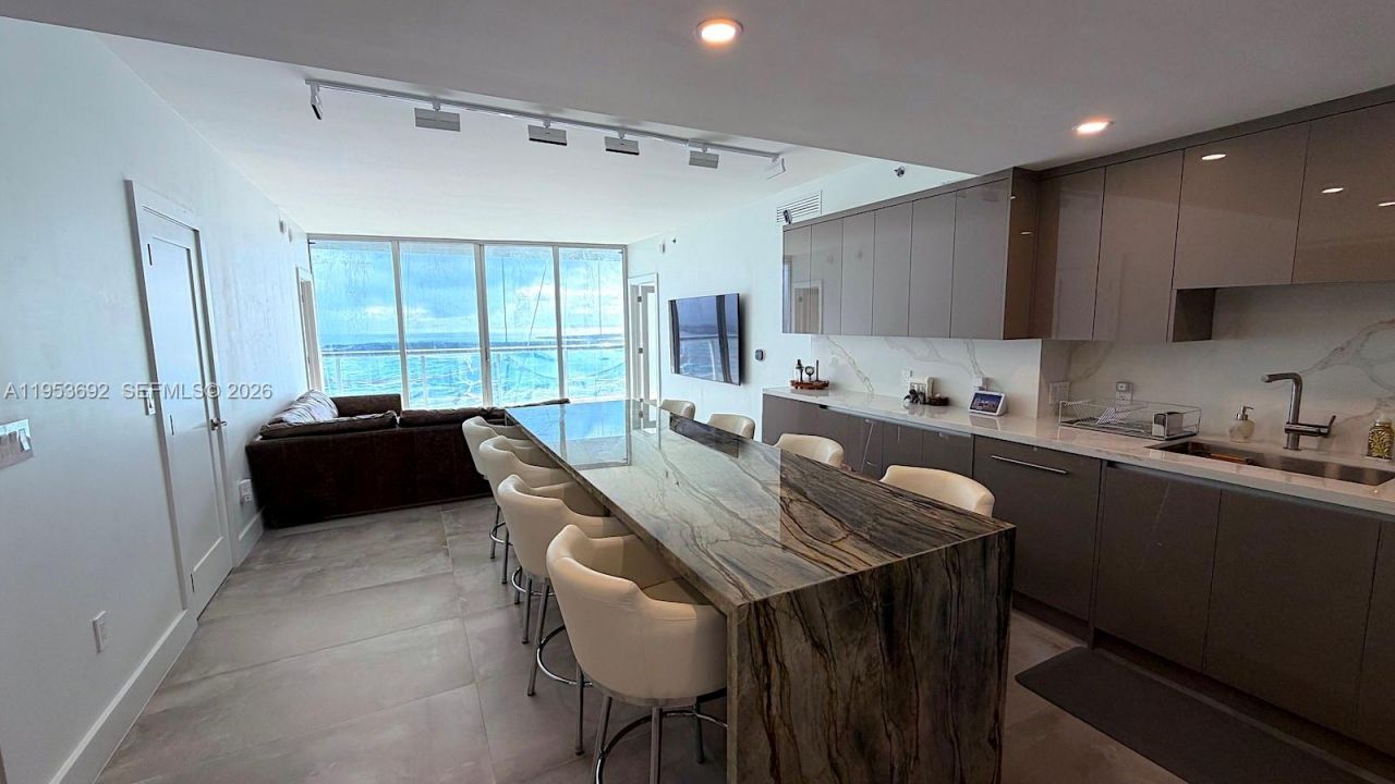 465 Brickell Ave, Unit 5603, Miami, FL 33131 Photo