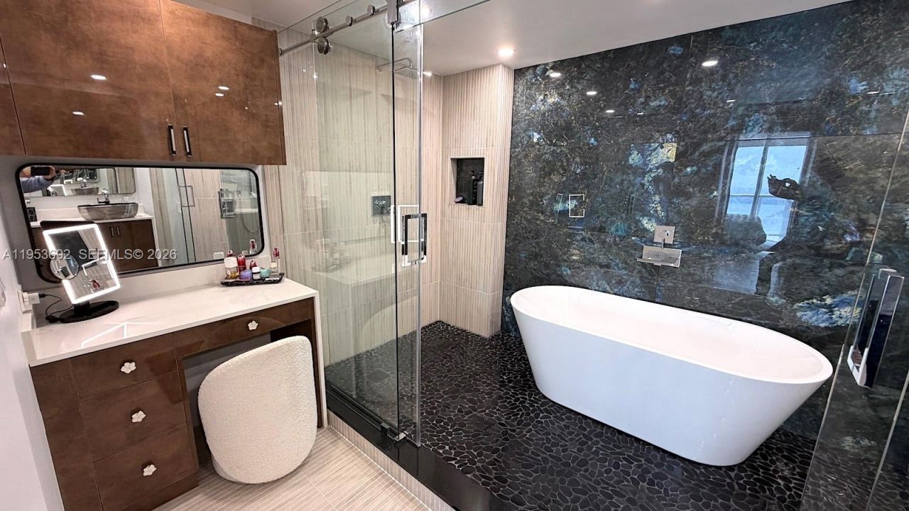 465 Brickell Ave, Unit 5603, Miami, FL 33131 Photo