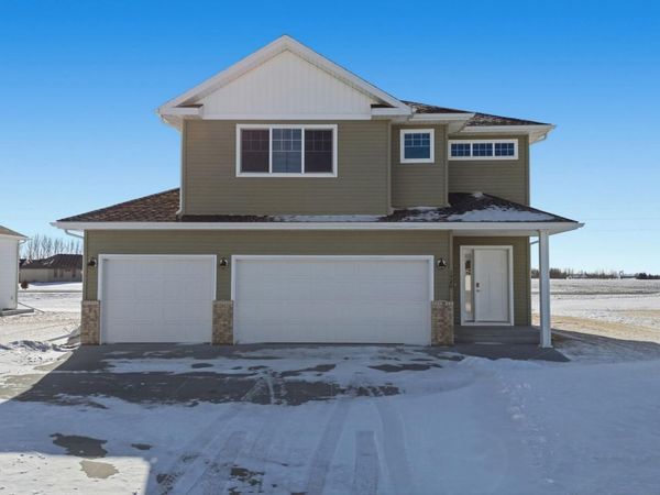 1520 75th Avenue S, Fargo, ND 58104