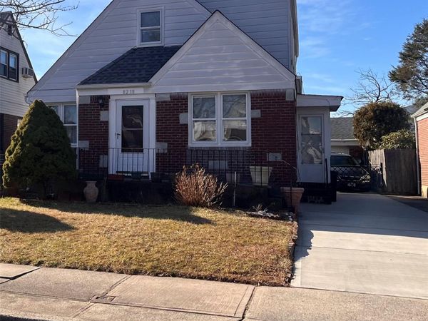 8218 258th Street , Floral Park, NY 11004