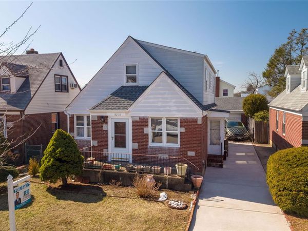8218 258th Street, Floral Park, NY 11004
