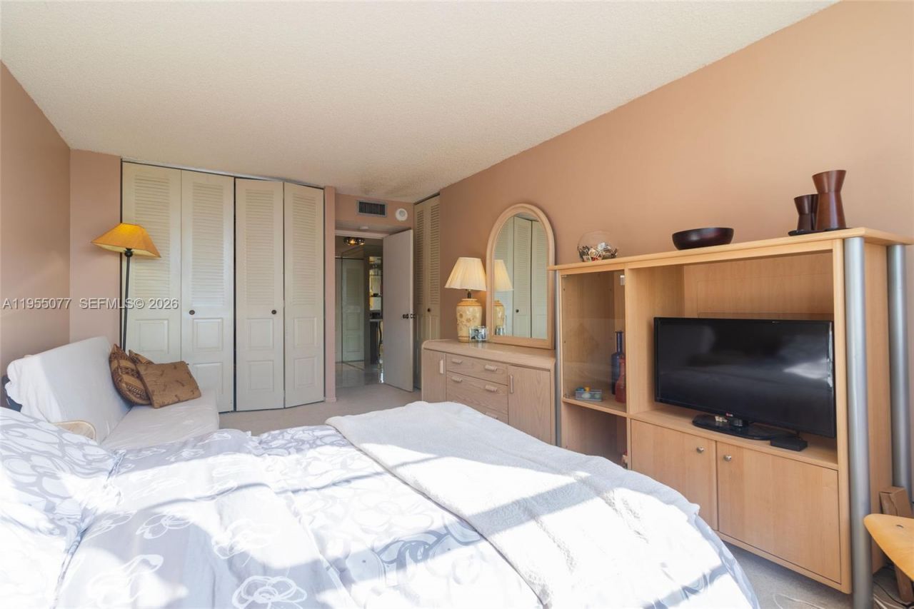 301 174th St , Unit 1912, Sunny Isles Beach, FL 33160 Photo