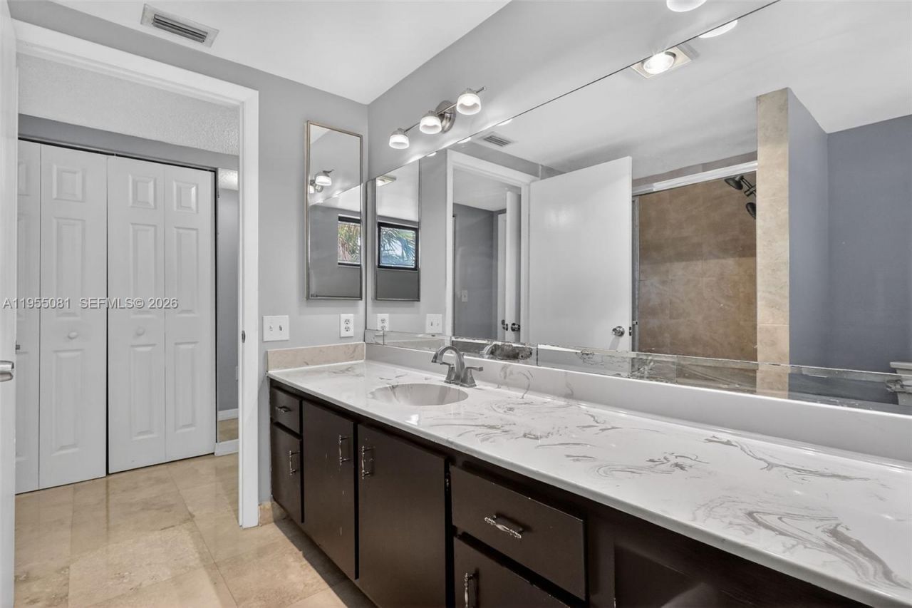 491 Ives Dairy Rd, Unit 306-5, Miami, FL 33179 Photo