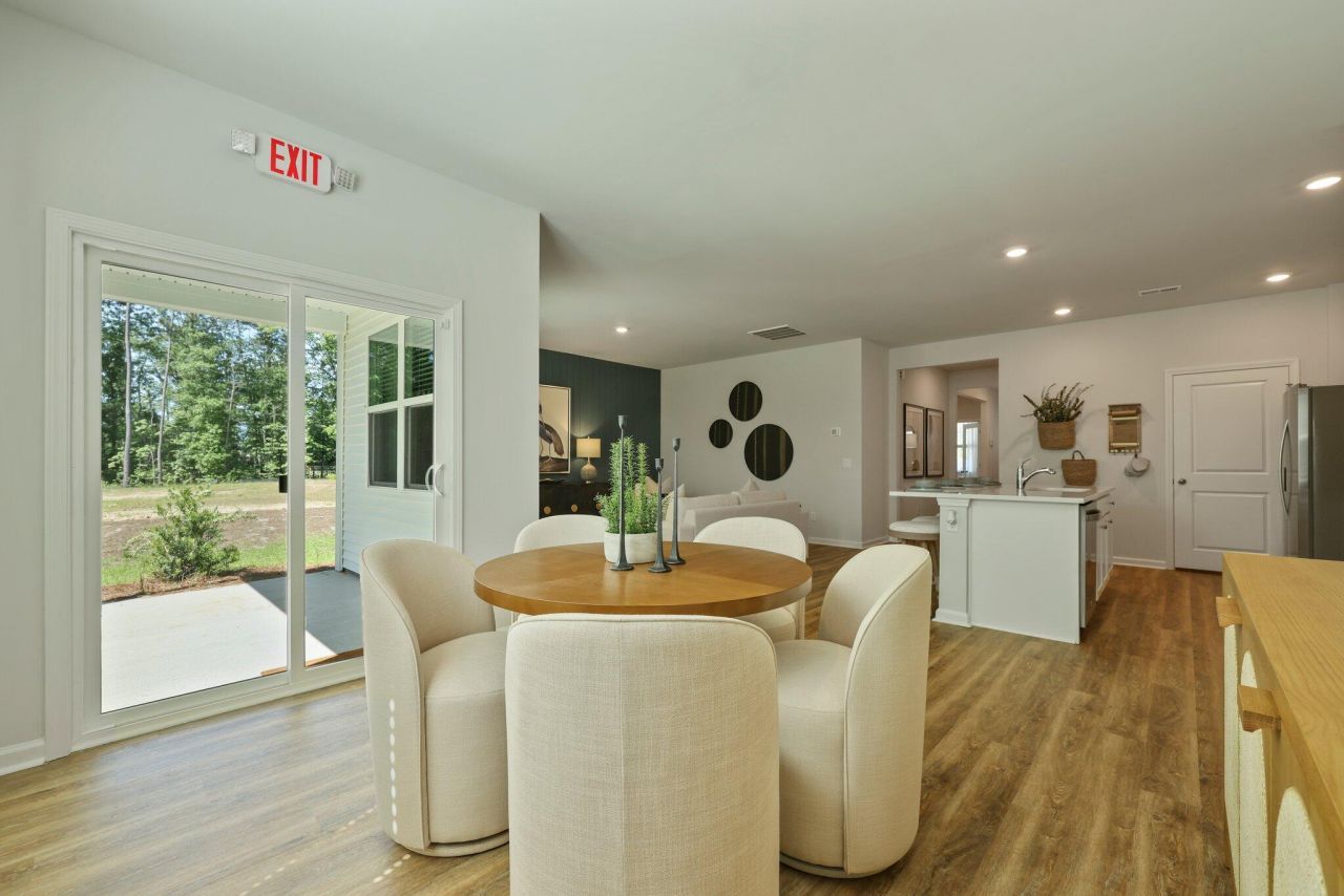 1043 Forrest Creek Drive Photo 4