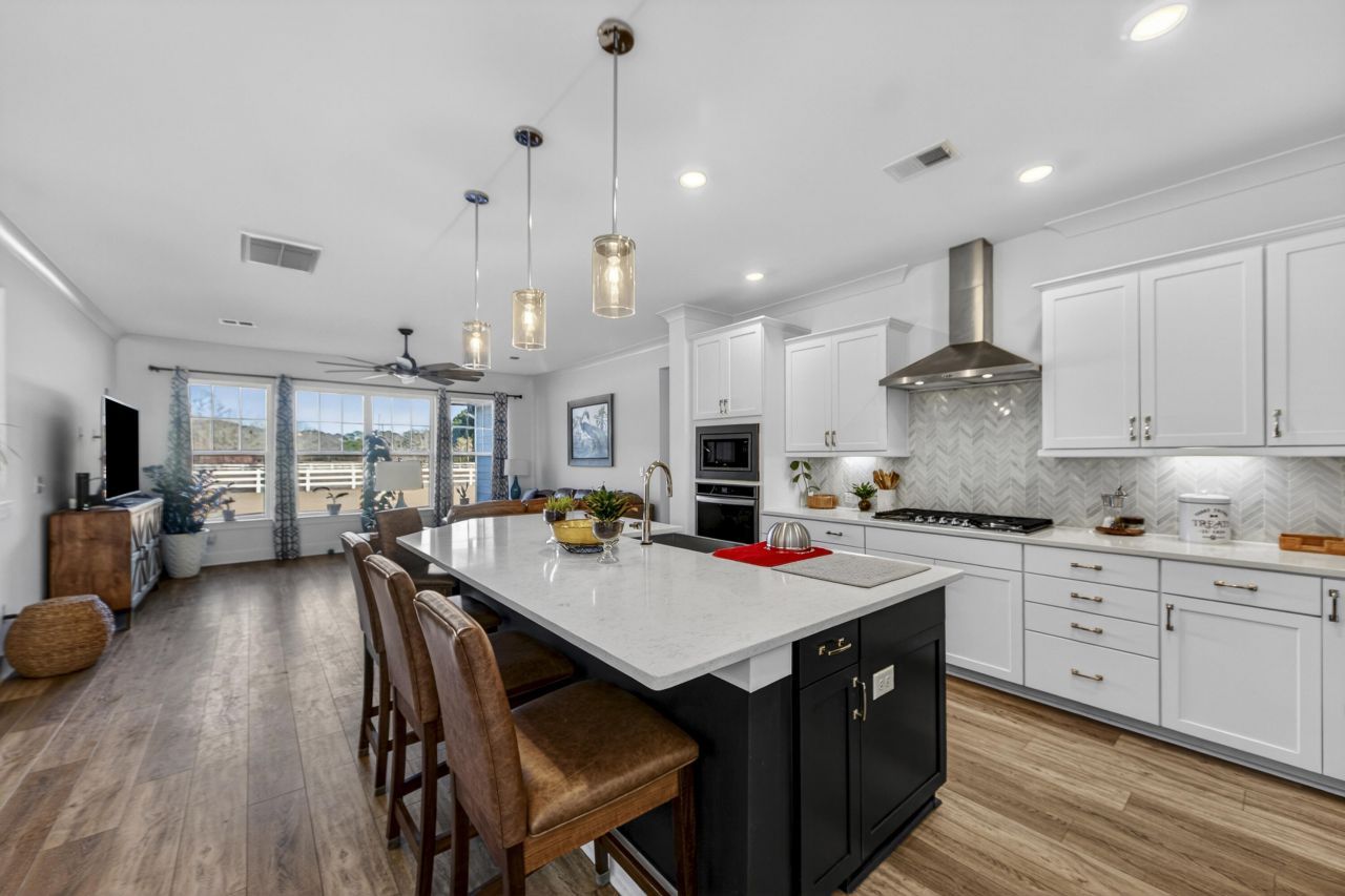 6128 Highway 165 Photo 8