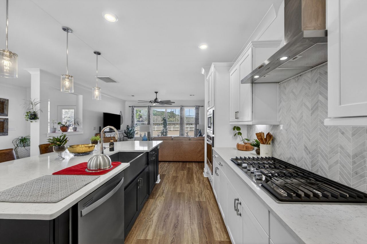 6128 Highway 165 Photo 9