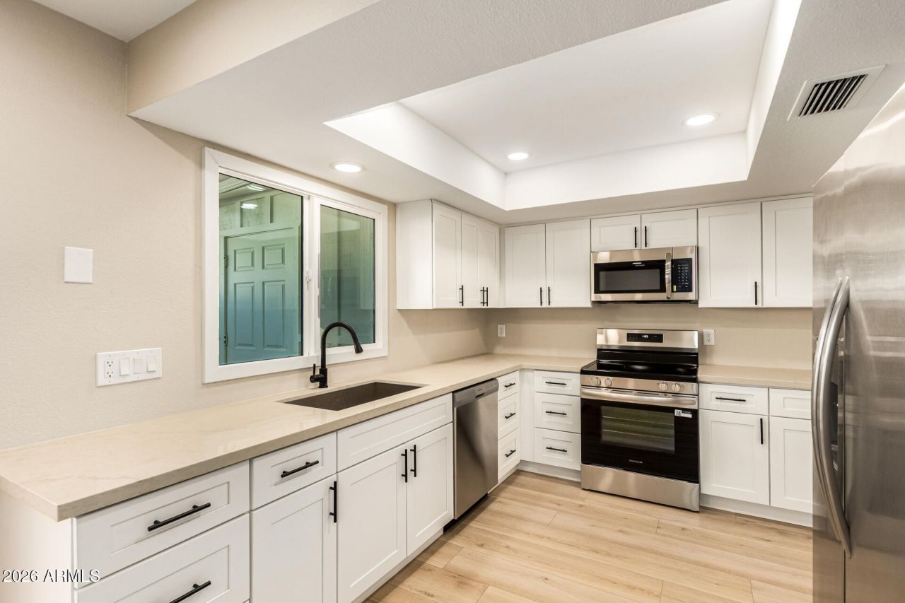 1742 W Stella Lane, Phoenix, AZ 85015 Main Photo