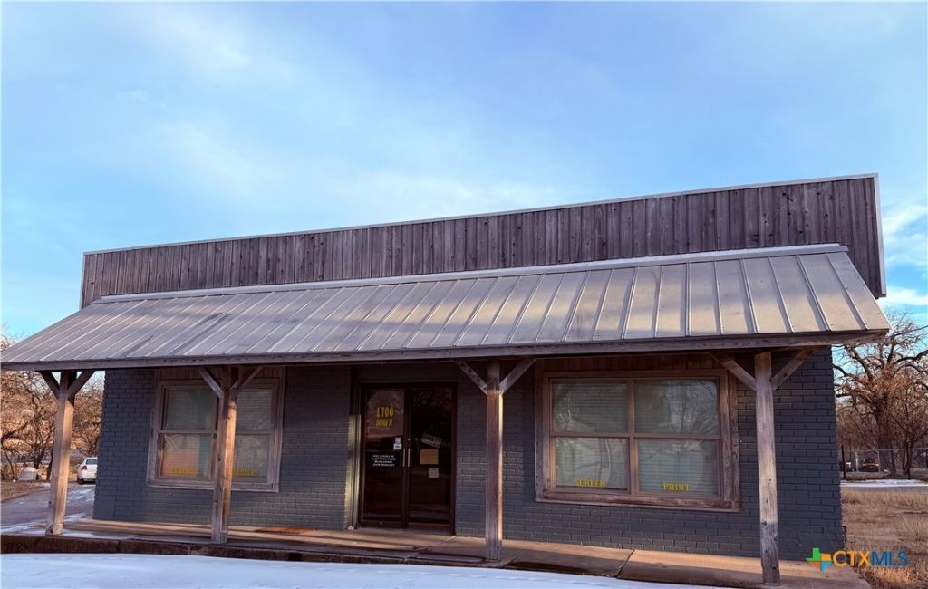1700 Bridge Street, Gatesville, TX 76528 Main Photo