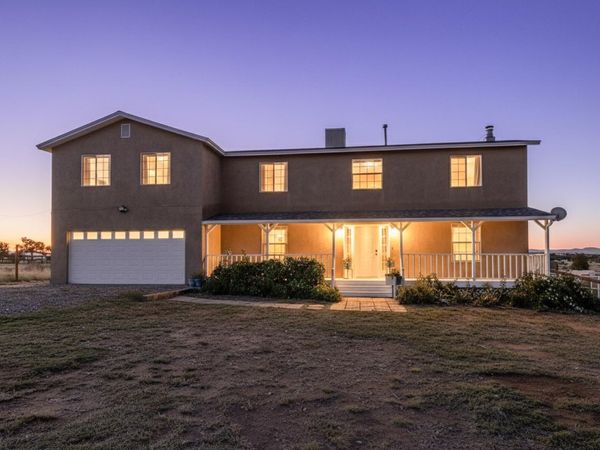 28 V Hill Road, Edgewood, NM 87015