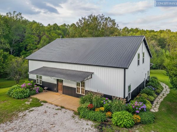 1423 Moodyville Loop , Byrdstown, TN 38549