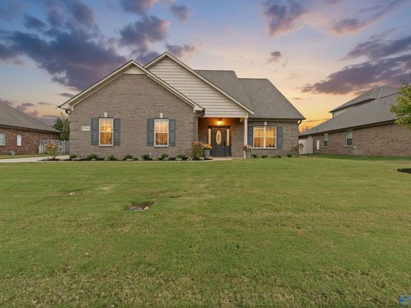 22883 Pin Oak Drive, Athens, AL 35613