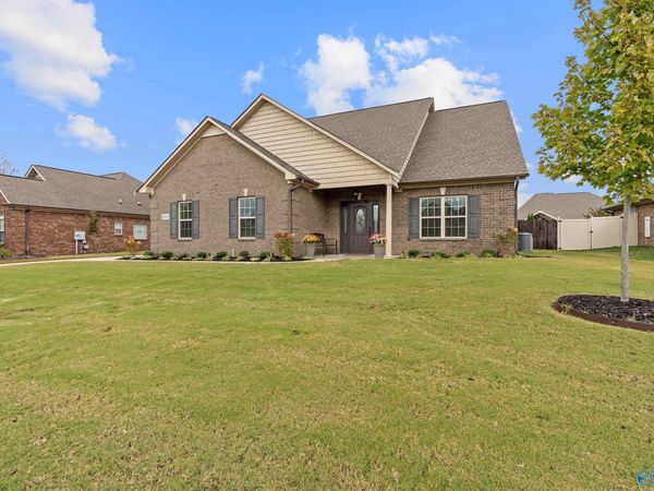 22883 Pin Oak Drive, Athens, AL 35613