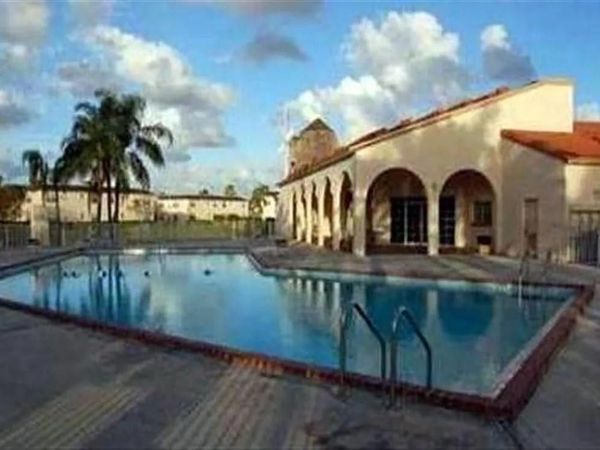 334 SW 86th Avenue, Unit 102, Pembroke Pines, FL 33025