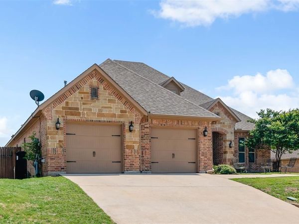 705 La Paloma Road, Sanger, TX 76266