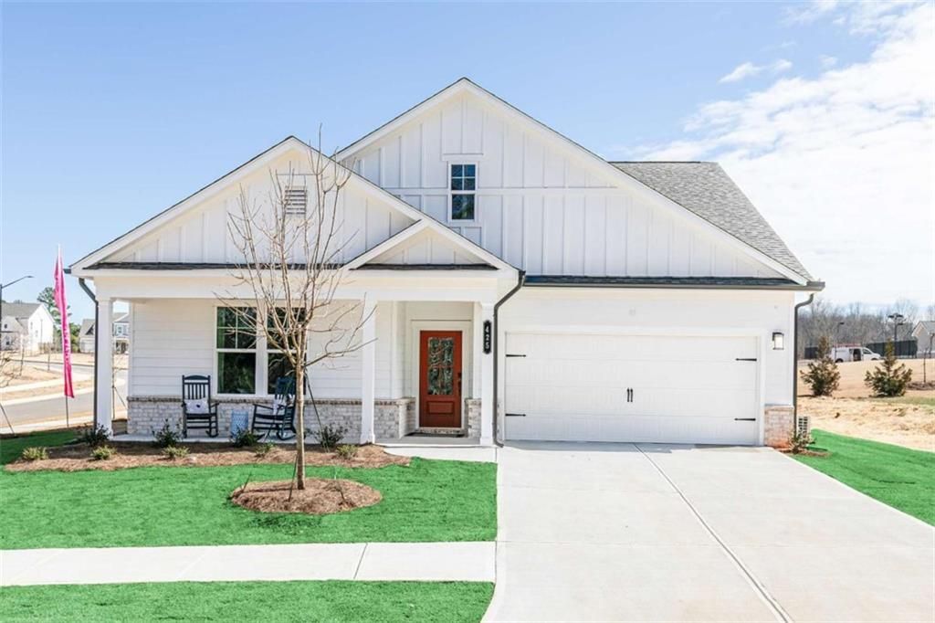 153 Chattahoochee Circle, Locust Grove, GA 30248 Main Photo